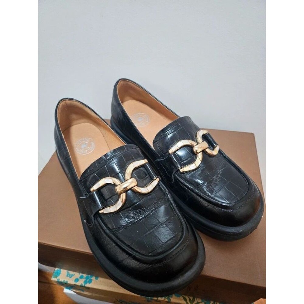 Women's Loafers Black Leather with Gold Buckle Croc design comfortable size 6.5